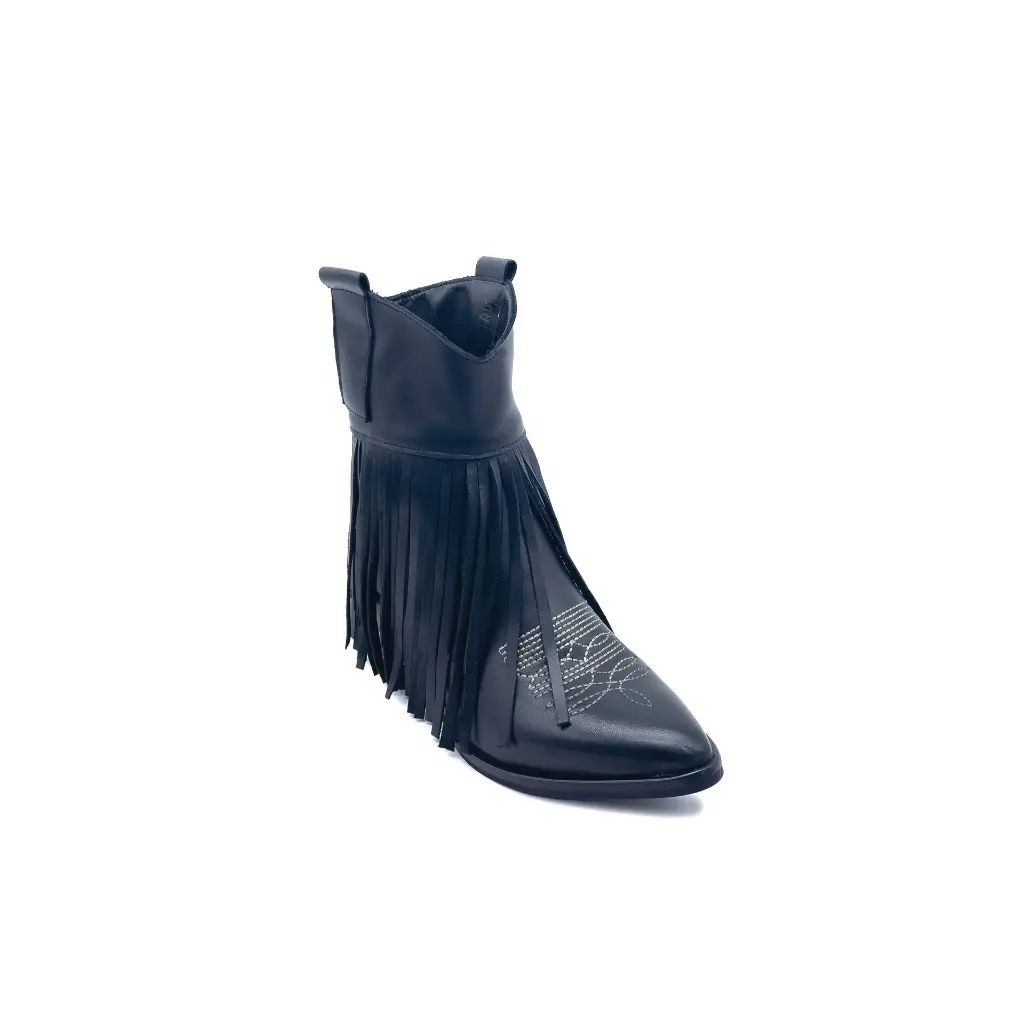 Stivaletto frange pelle nero frontale.webp