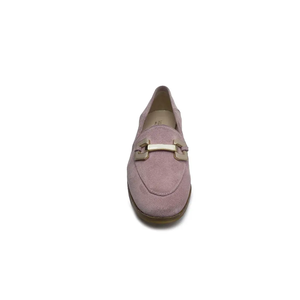 Mocassino camoscio rosa frontale.webp