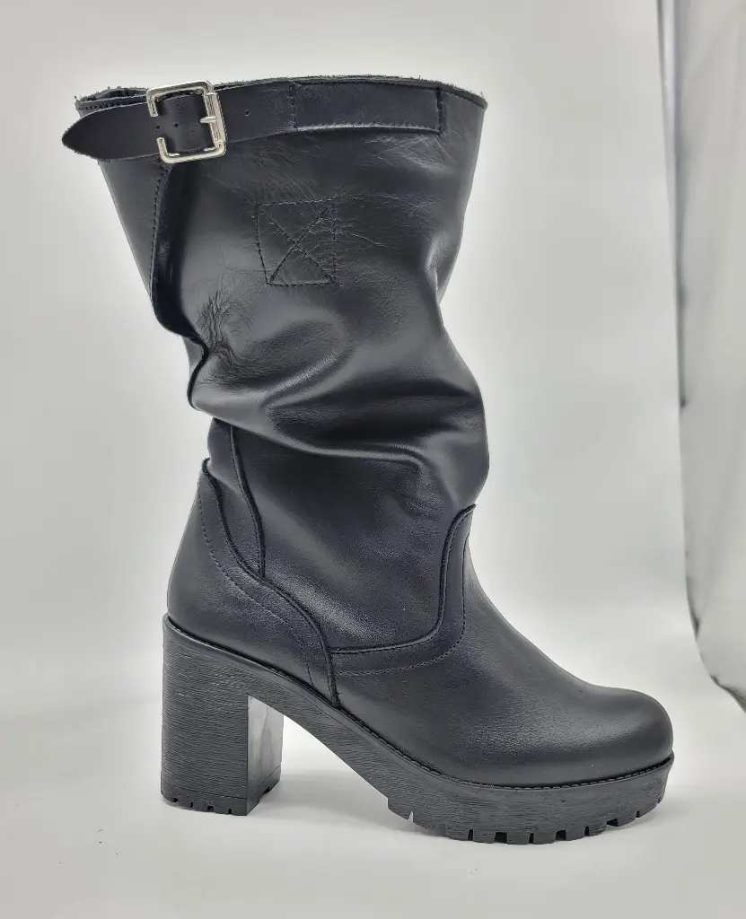 ART.227 - Stivali in pelle nera con fibbia sul tallone, Made in Italy.