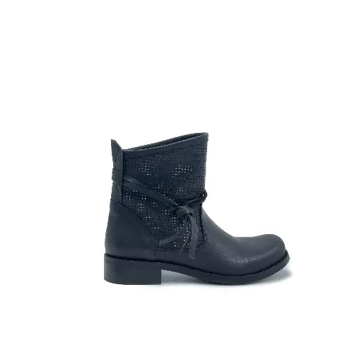 St-zm01bk – Women’s ankle boot in black genuine leather with perforated shaft and leather laces